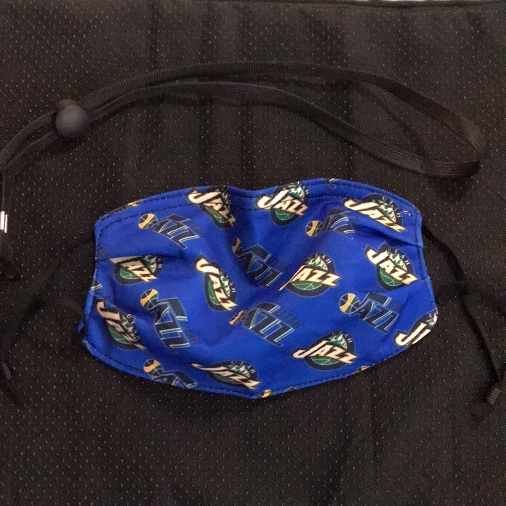 6/$20 New Utah Jazz face mask and lanyard